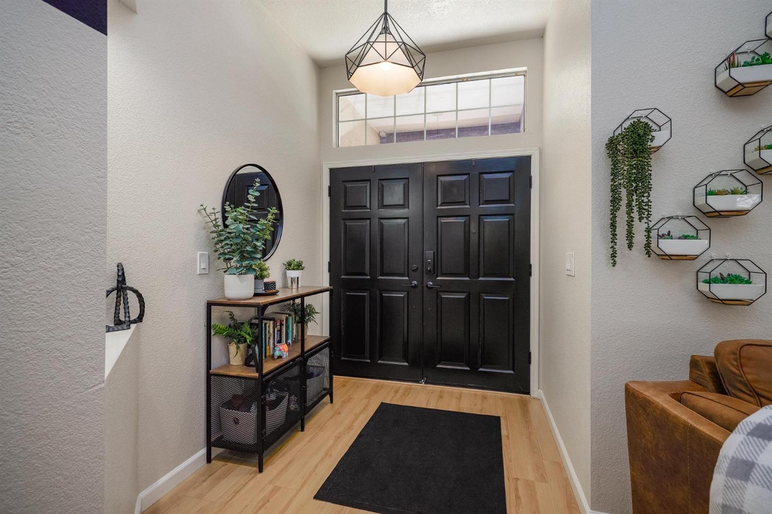 Detail Gallery Image 3 of 28 For 215 S 3rd St, Tracy,  CA 95376 - 3 Beds | 2 Baths