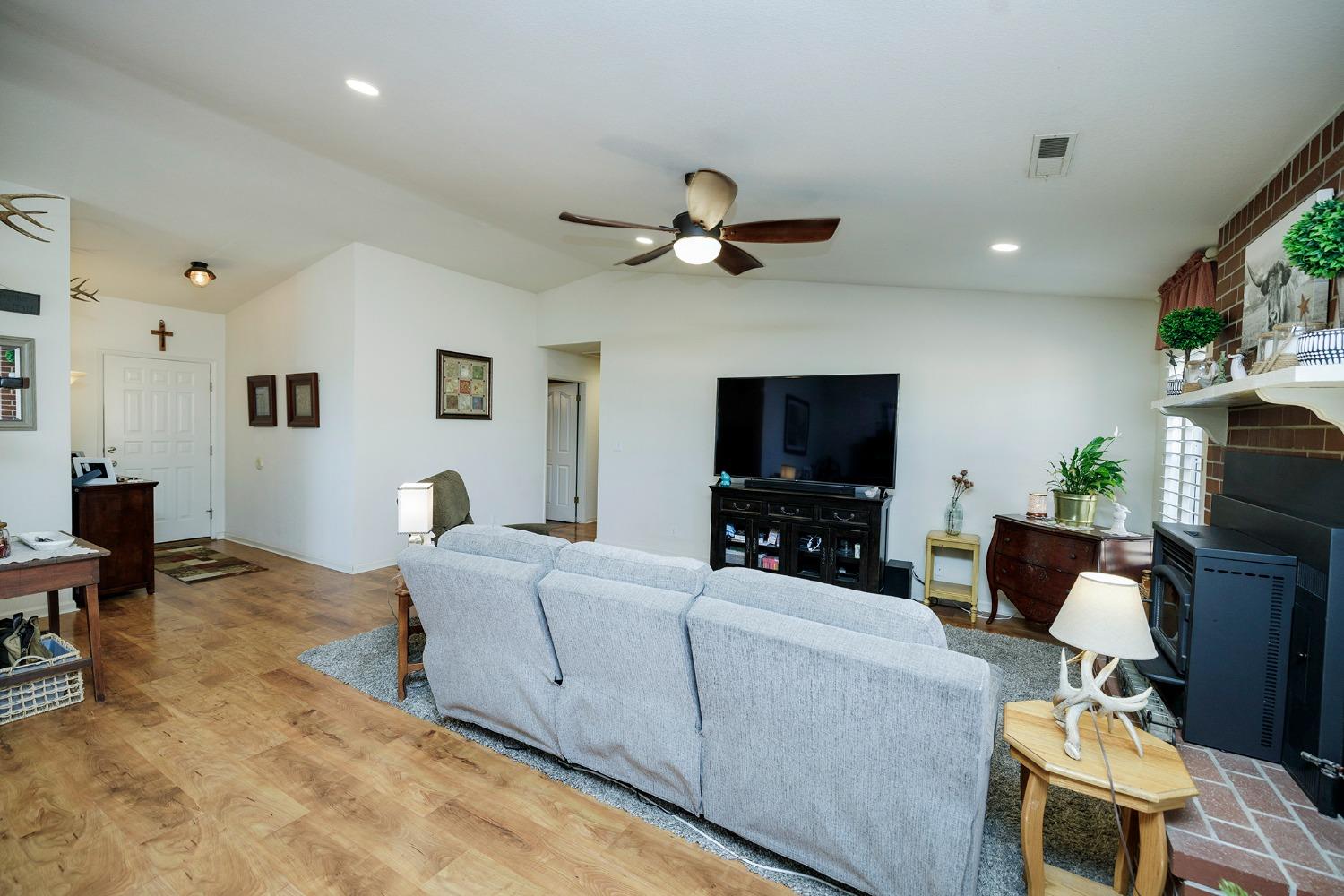 Detail Gallery Image 27 of 60 For 9696 Laredo St, La Grange,  CA 95329 - 3 Beds | 2/1 Baths