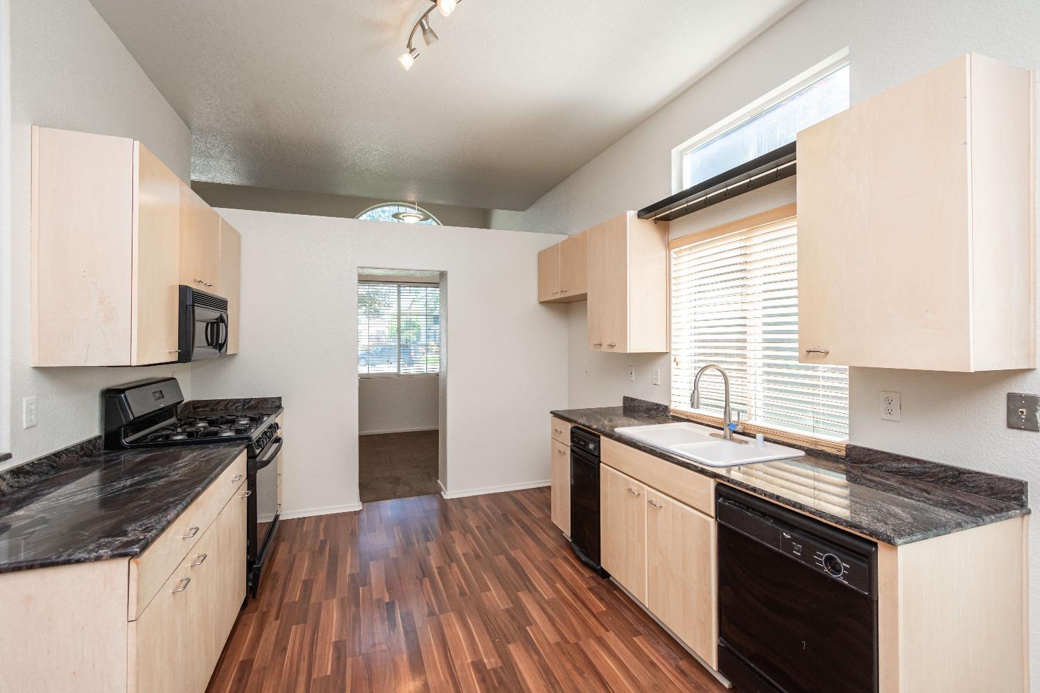 Detail Gallery Image 11 of 58 For 9088 Bedrock Ct, Sacramento,  CA 95829 - 4 Beds | 2/1 Baths