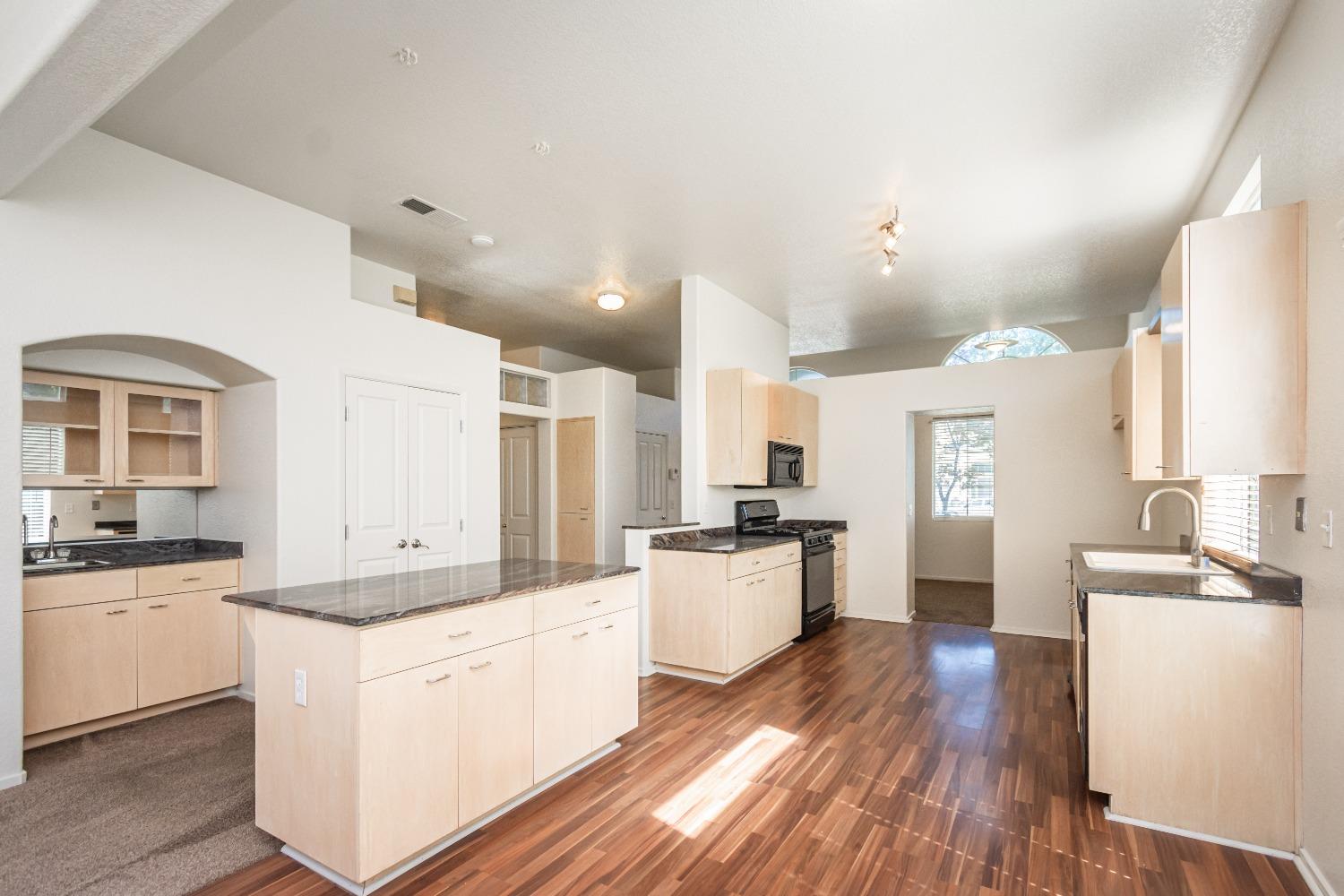 Detail Gallery Image 10 of 58 For 9088 Bedrock Ct, Sacramento,  CA 95829 - 4 Beds | 2/1 Baths