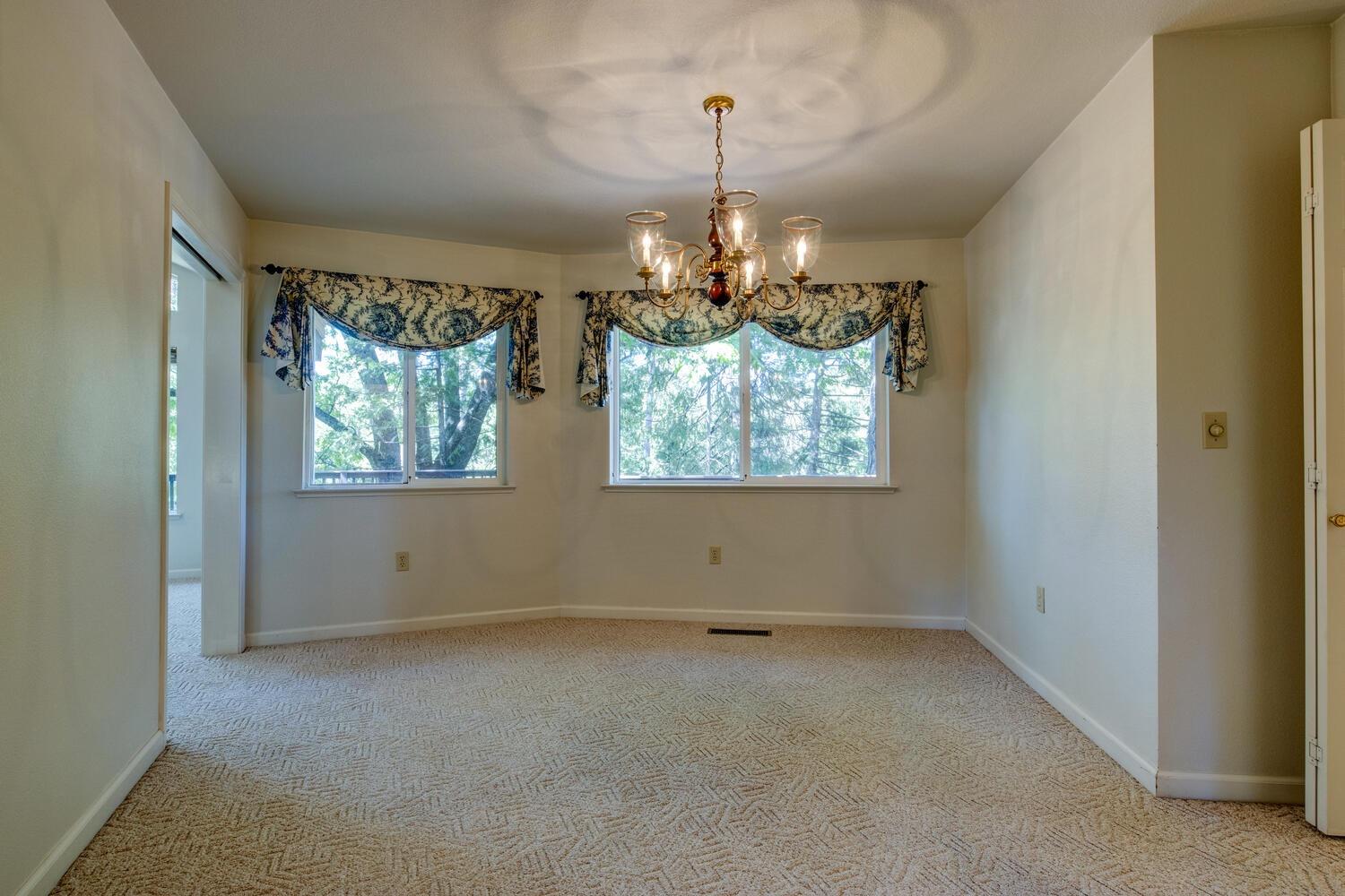 Detail Gallery Image 11 of 44 For 18500 Pine Tree Way, Mokelumne Hill,  CA 95245 - 3 Beds | 2/2 Baths