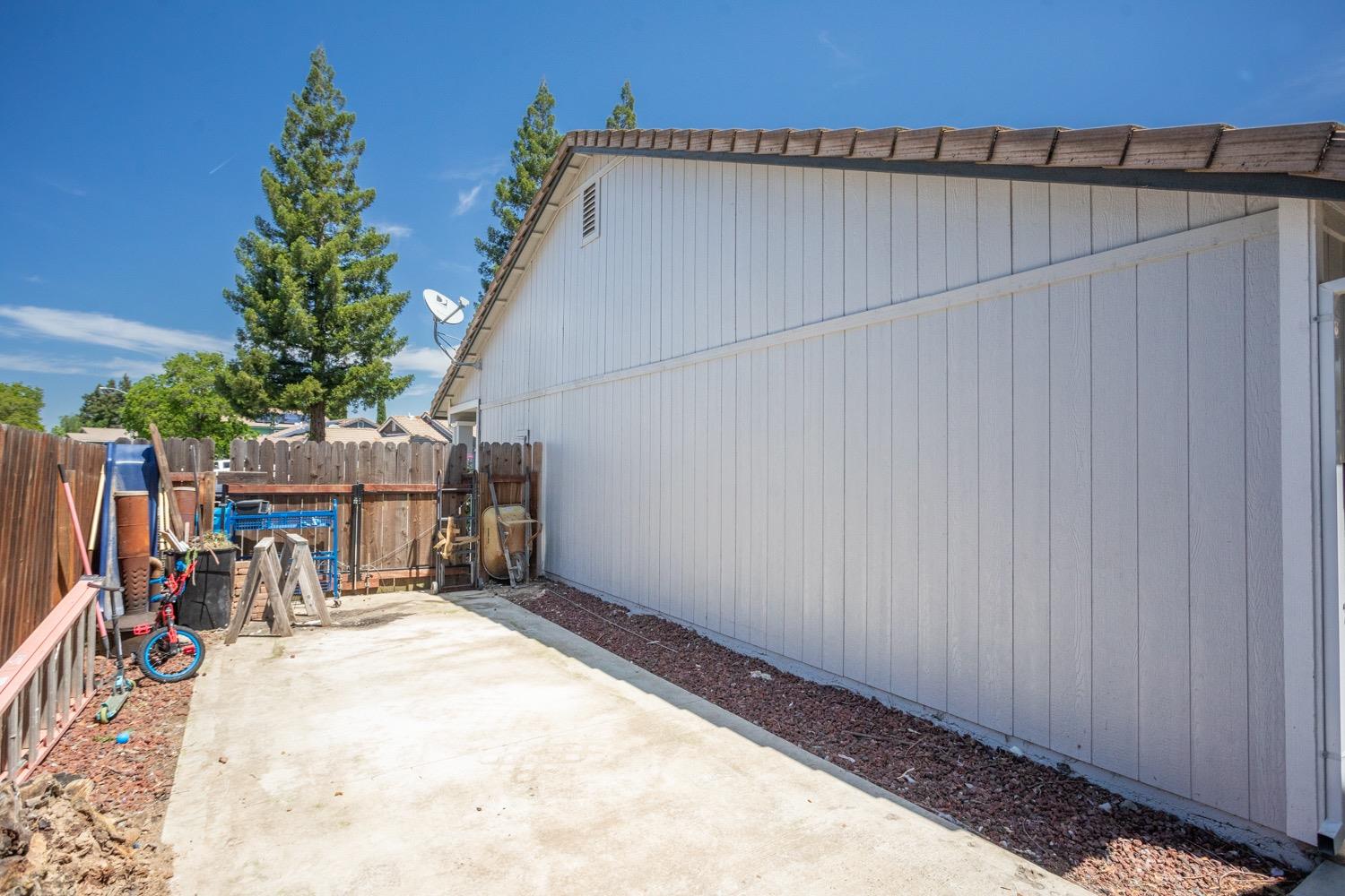 Detail Gallery Image 5 of 40 For 392 Lonely Oak St, Yuba City,  CA 95991 - 3 Beds | 2 Baths