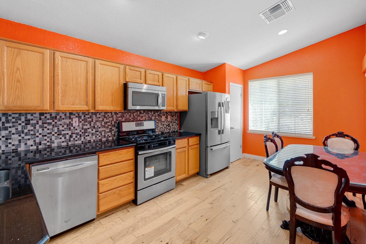 Detail Gallery Image 8 of 26 For 8384 Pelligrini Ct, Sacramento,  CA 95829 - 3 Beds | 2 Baths