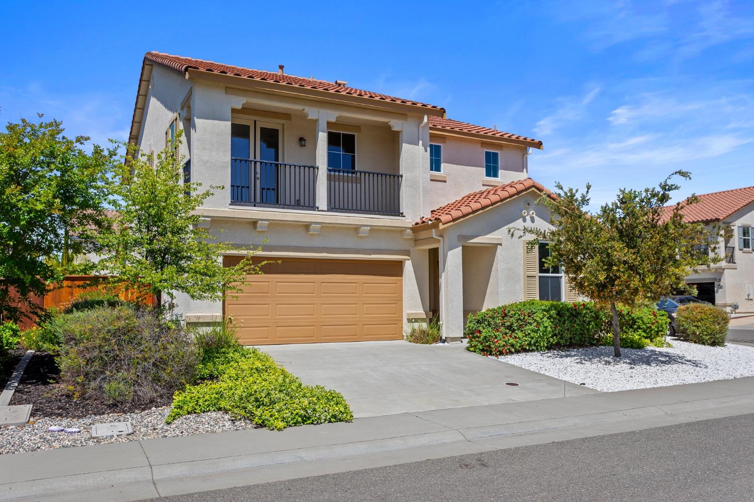 Detail Gallery Image 3 of 34 For 2197 Castle Pines Way, Roseville,  CA 95747 - 4 Beds | 3 Baths