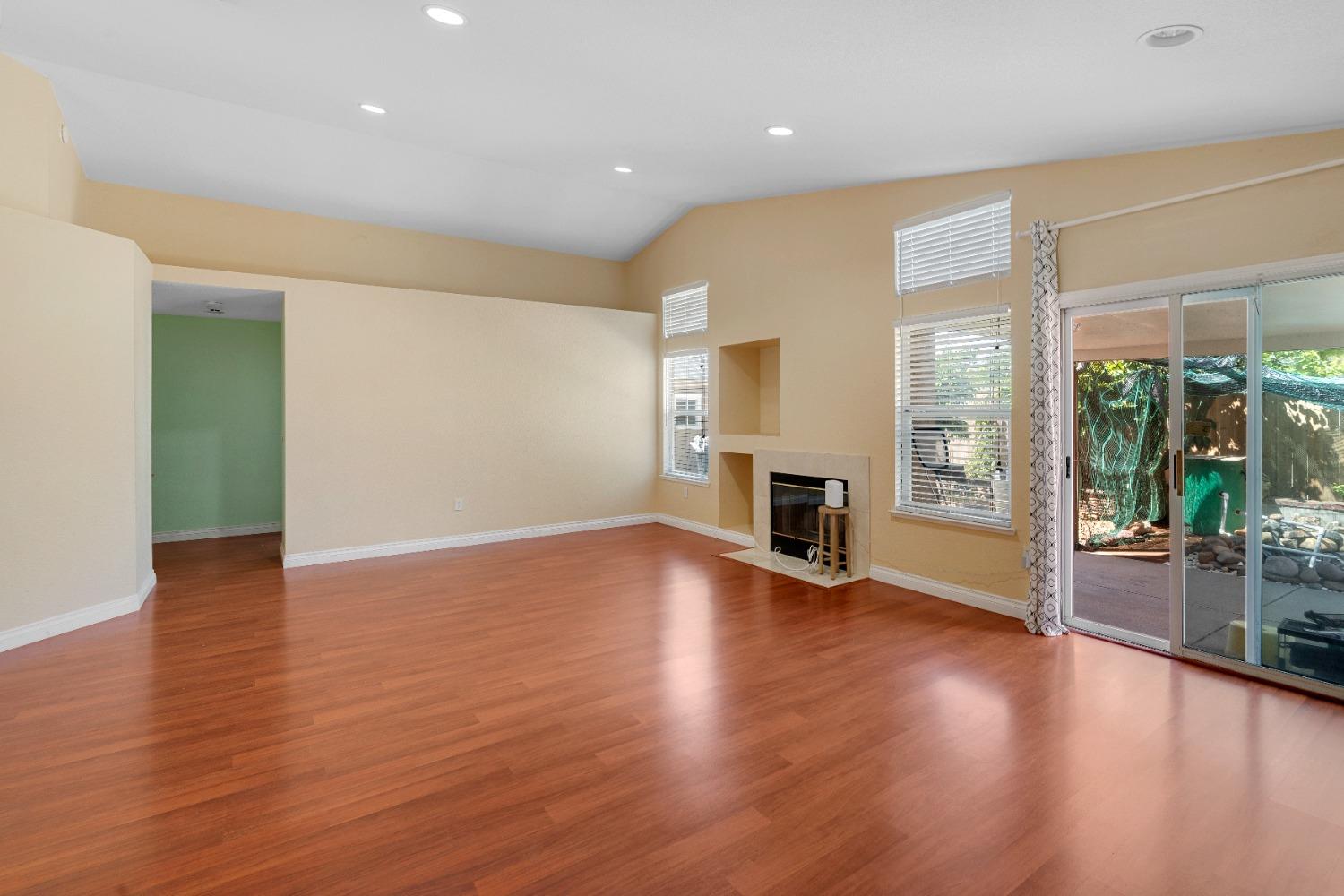 Detail Gallery Image 5 of 26 For 8384 Pelligrini Ct, Sacramento,  CA 95829 - 3 Beds | 2 Baths