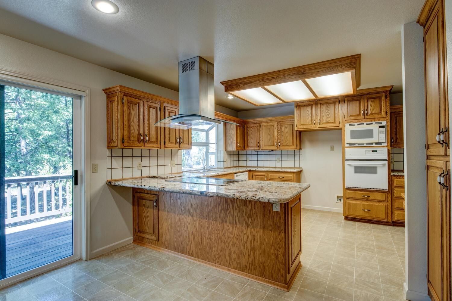 Detail Gallery Image 6 of 44 For 18500 Pine Tree Way, Mokelumne Hill,  CA 95245 - 3 Beds | 2/2 Baths