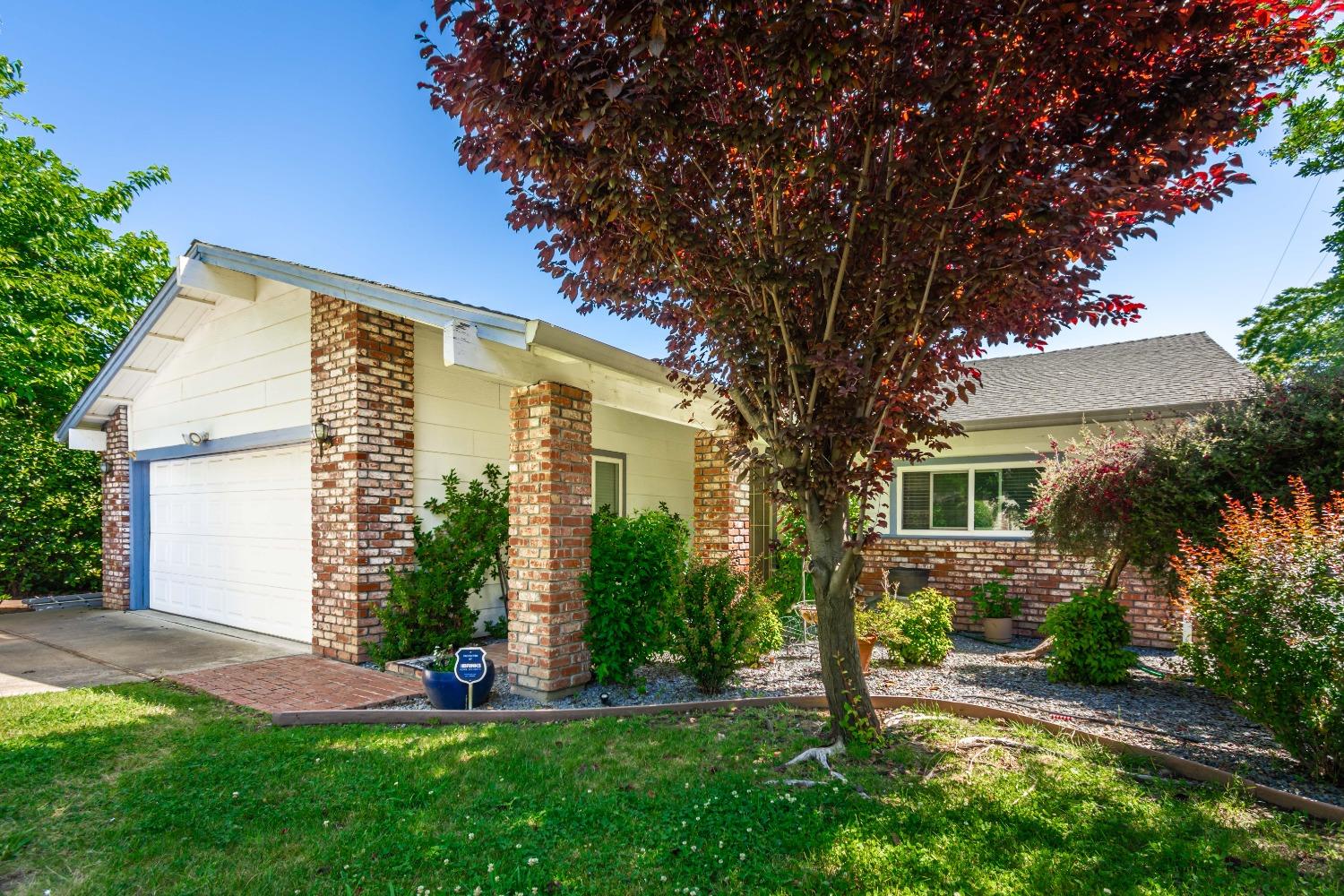 Detail Gallery Image 1 of 38 For 7404 Knudsen Way, Citrus Heights,  CA 95621 - 3 Beds | 2 Baths