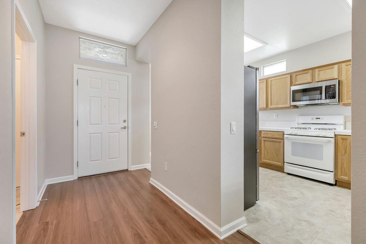 Detail Gallery Image 4 of 32 For 2045 Stonecrest Ln, Lincoln,  CA 95648 - 2 Beds | 2 Baths