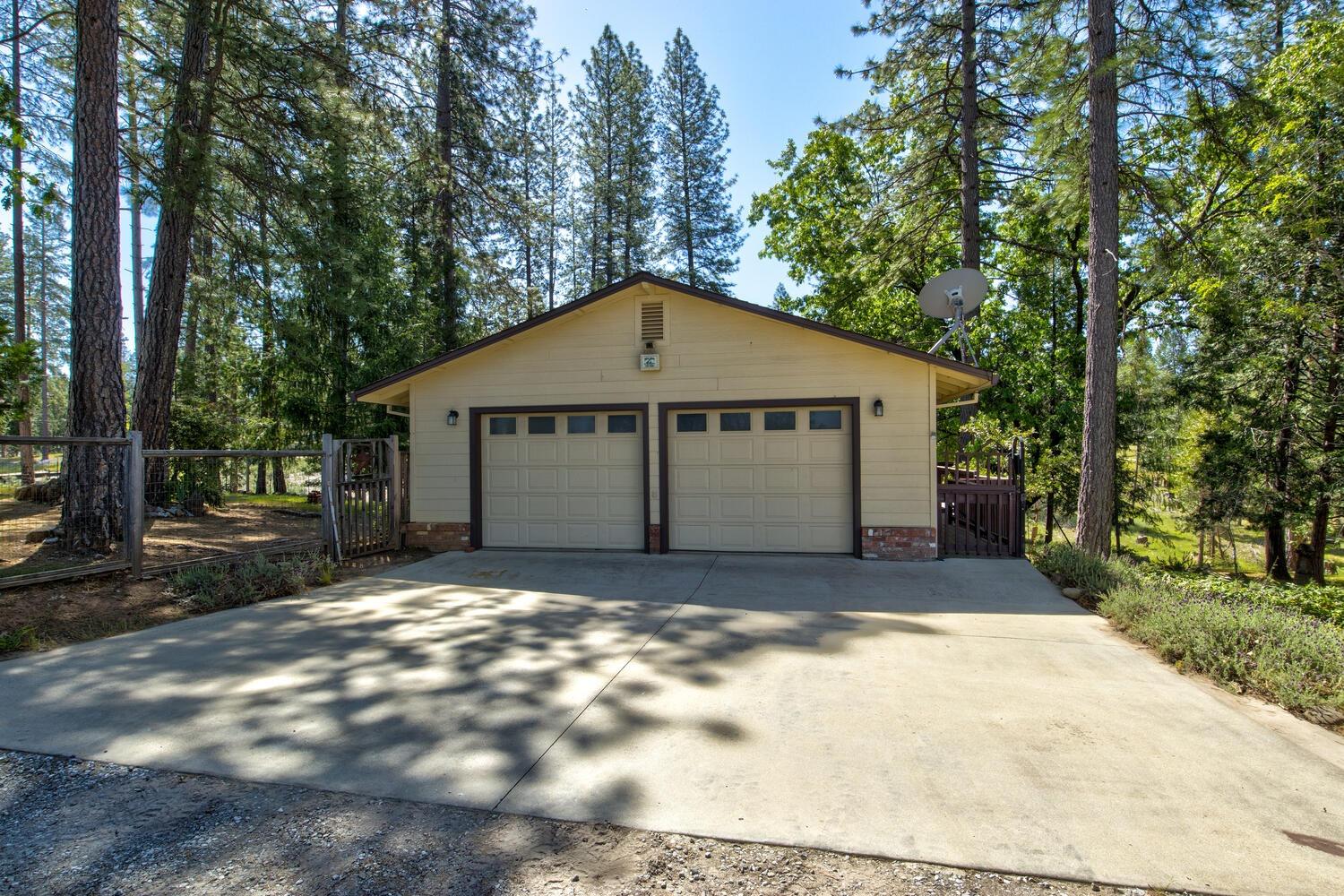 Detail Gallery Image 26 of 44 For 18500 Pine Tree Way, Mokelumne Hill,  CA 95245 - 3 Beds | 2/2 Baths