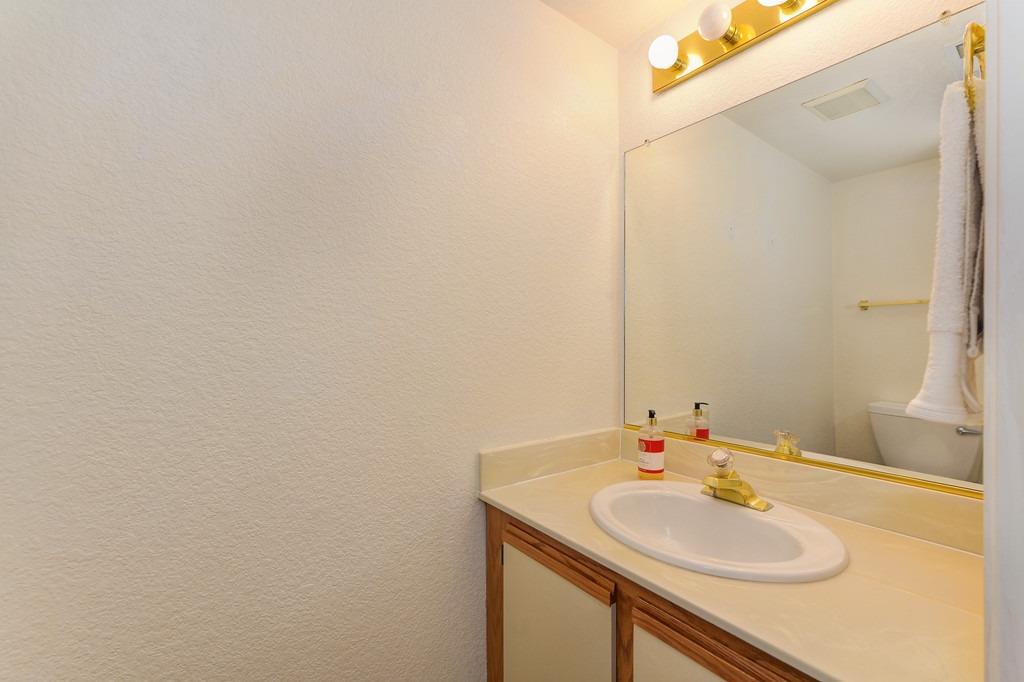 Detail Gallery Image 22 of 40 For 9206 Madison Green Ln #34,  Orangevale,  CA 95662 - 2 Beds | 2/1 Baths