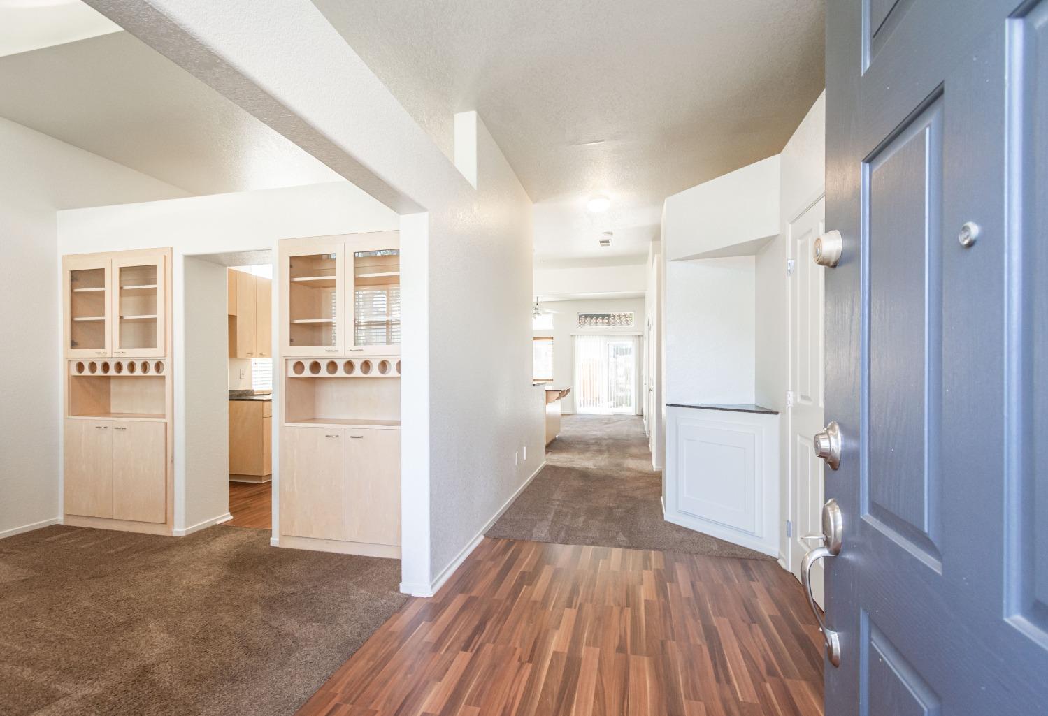 Detail Gallery Image 4 of 58 For 9088 Bedrock Ct, Sacramento,  CA 95829 - 4 Beds | 2/1 Baths