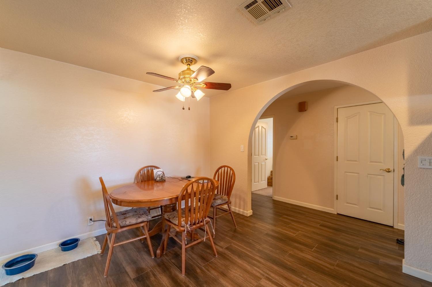 Detail Gallery Image 11 of 28 For 845 Siskiyou Ln, Manteca,  CA 95336 - 4 Beds | 2 Baths