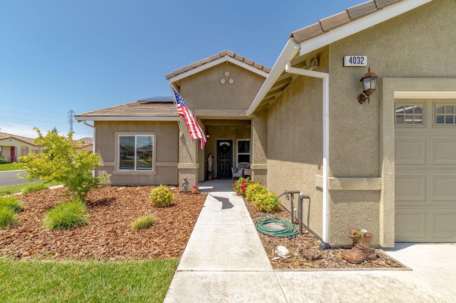 Detail Gallery Image 2 of 41 For 4032 Larner Way, Olivehurst,  CA 95961 - 4 Beds | 2 Baths