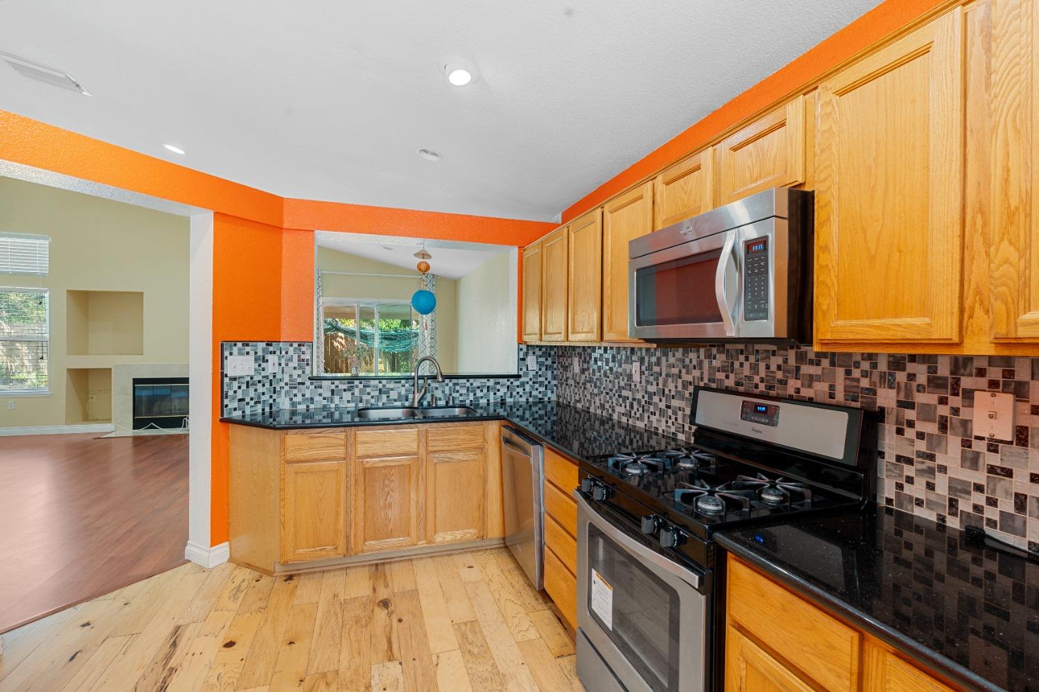 Detail Gallery Image 6 of 26 For 8384 Pelligrini Ct, Sacramento,  CA 95829 - 3 Beds | 2 Baths