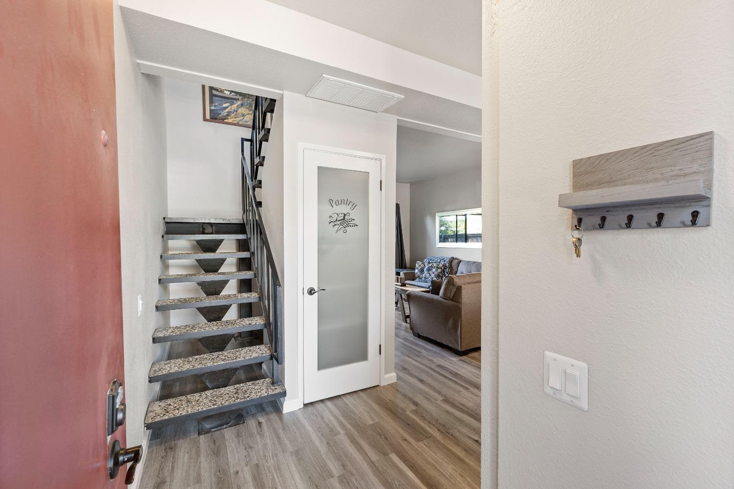 Detail Gallery Image 7 of 20 For 5107 Griffin Oaks Ln, Sacramento,  CA 95841 - 2 Beds | 1 Baths