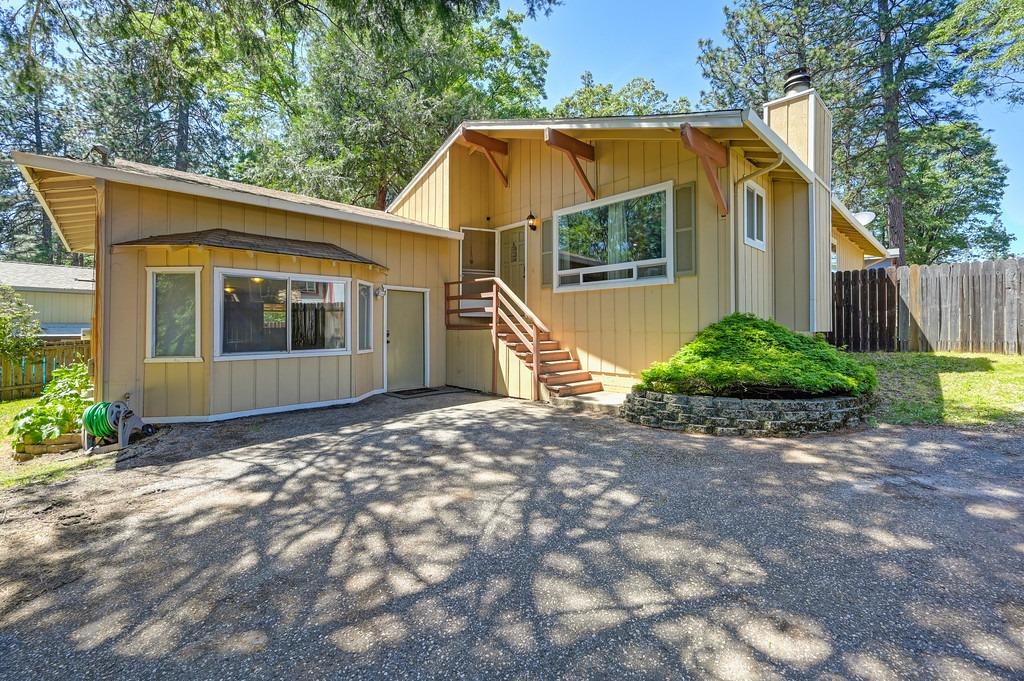 Detail Gallery Image 1 of 45 For 10962 Henson Way, Grass Valley,  CA 95949 - 3 Beds | 2 Baths