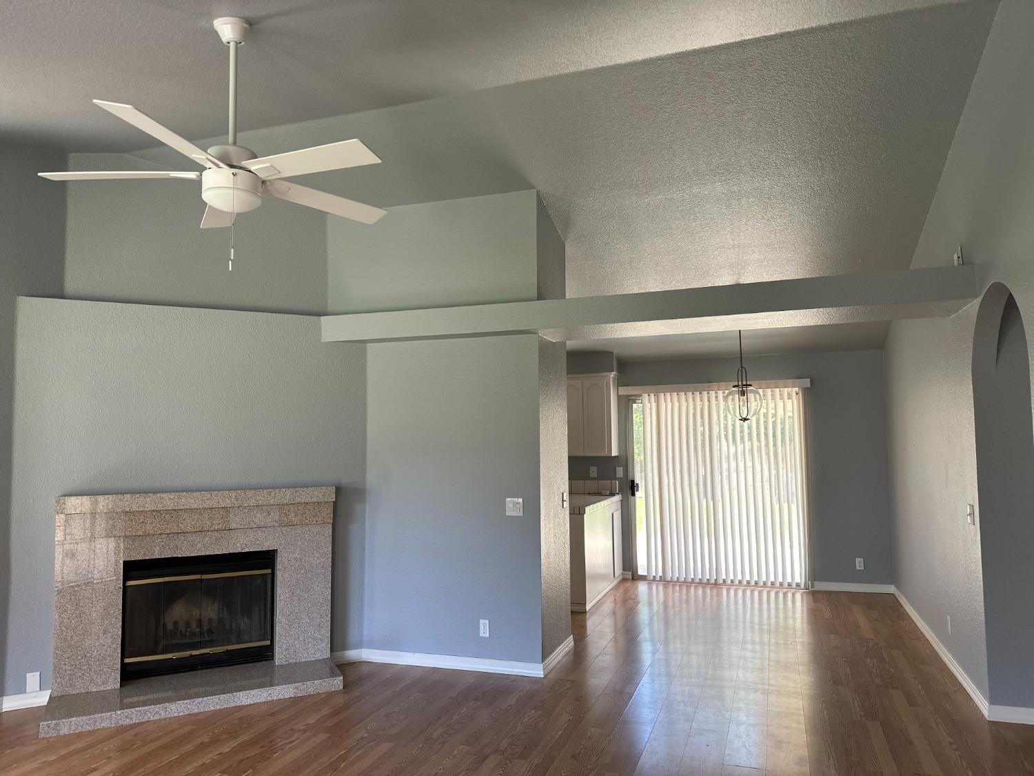 Detail Gallery Image 4 of 37 For 8241 Silverside Dr, Antelope,  CA 95843 - 3 Beds | 2 Baths