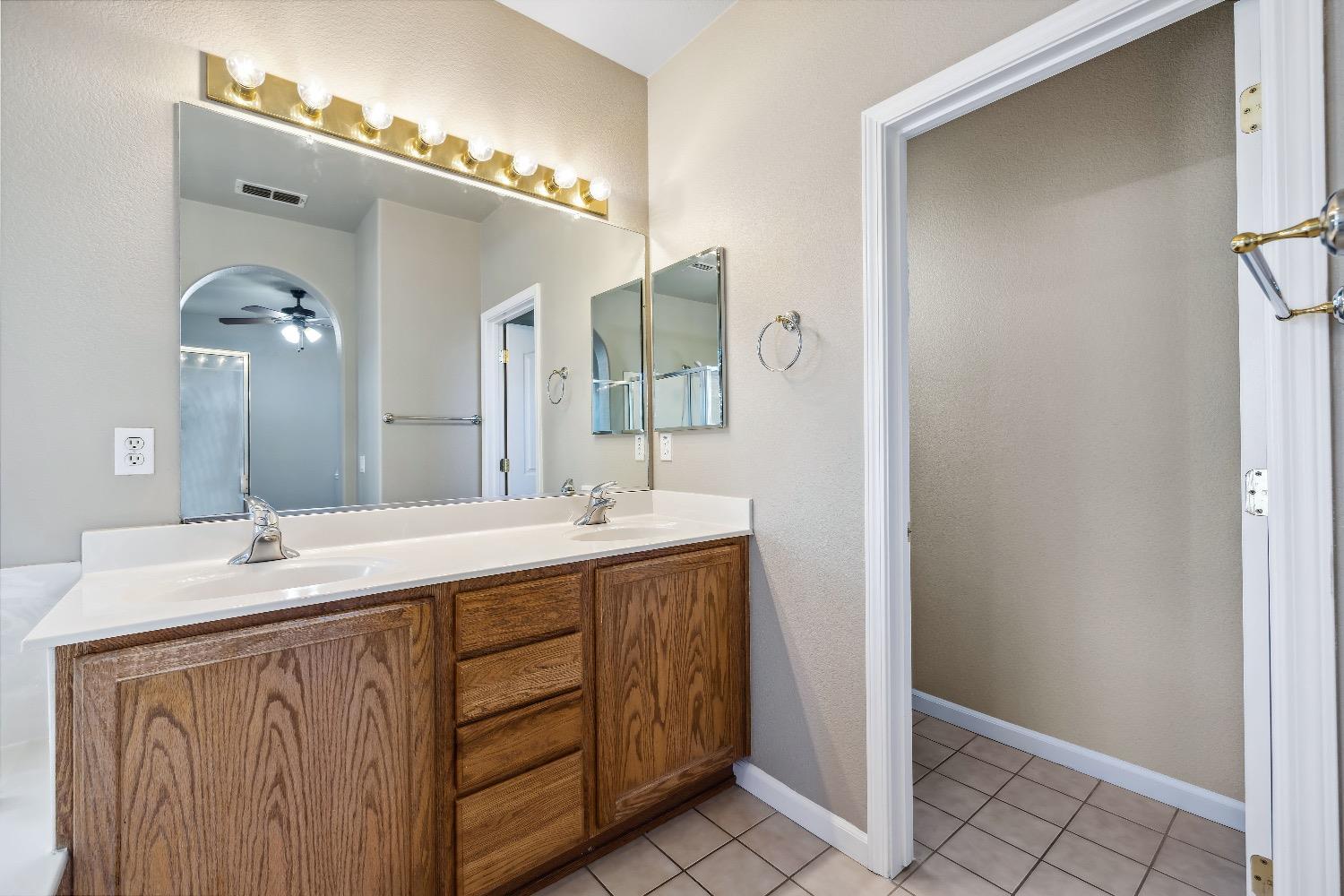 Detail Gallery Image 25 of 28 For 5468 Gracen Way, Sacramento,  CA 95835 - 3 Beds | 2 Baths