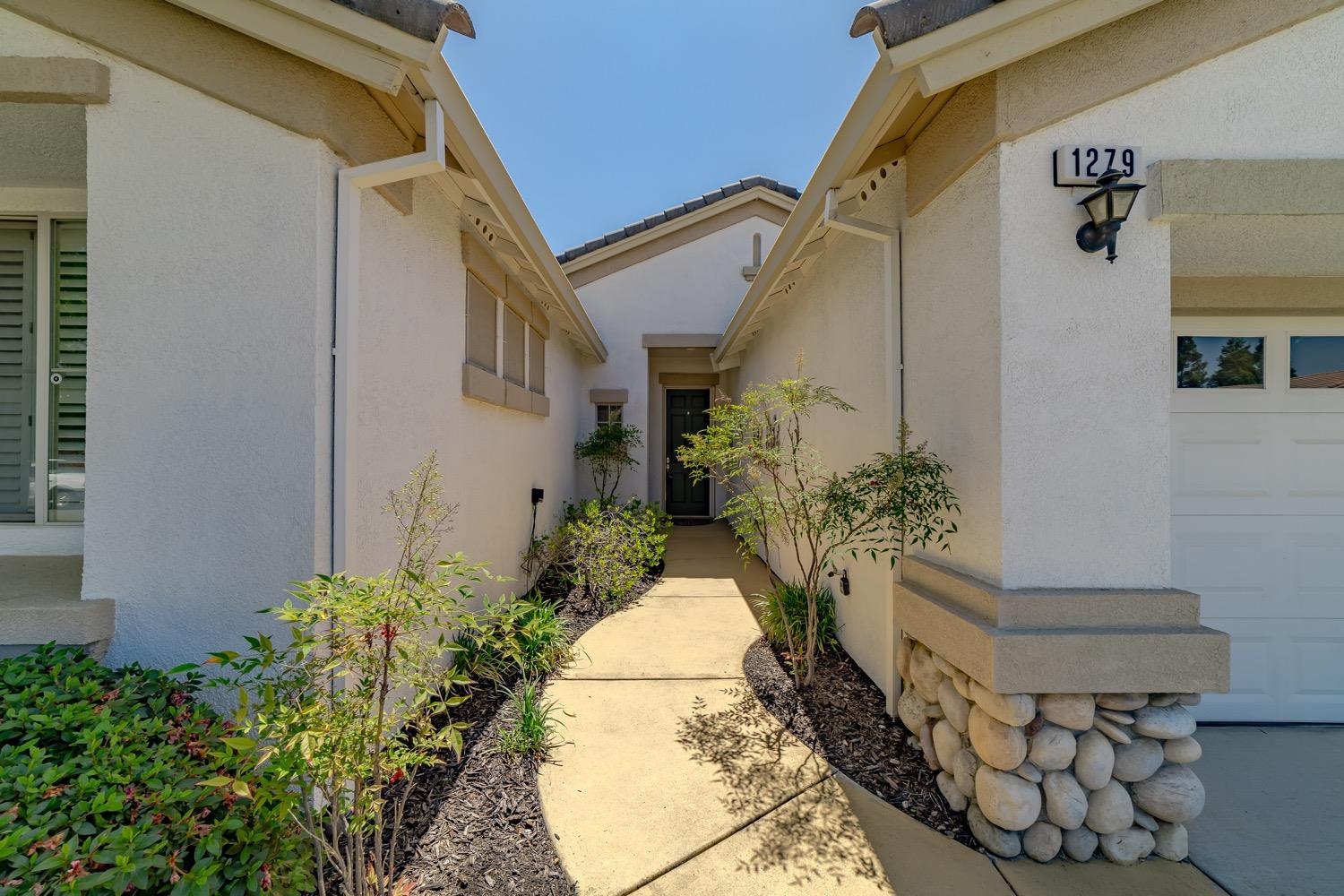 Detail Gallery Image 2 of 34 For 1279 Rose Bouquet Dr, Lincoln,  CA 95648 - 2 Beds | 2 Baths