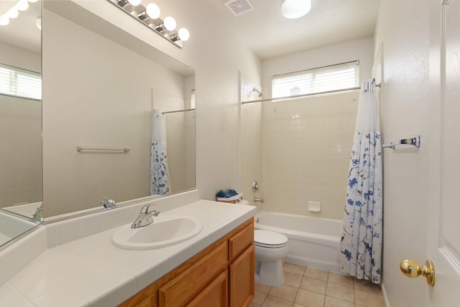 Detail Gallery Image 25 of 31 For 664 Costa Ln, Lincoln,  CA 95648 - 3 Beds | 2 Baths