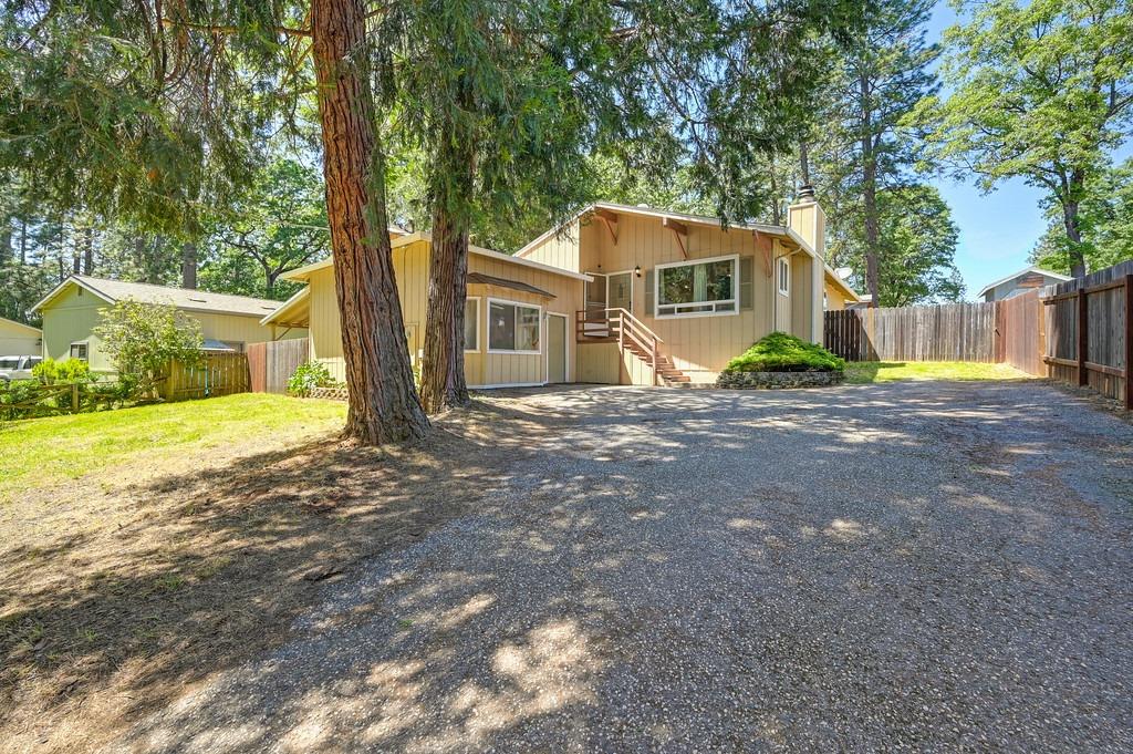 Detail Gallery Image 2 of 45 For 10962 Henson Way, Grass Valley,  CA 95949 - 3 Beds | 2 Baths