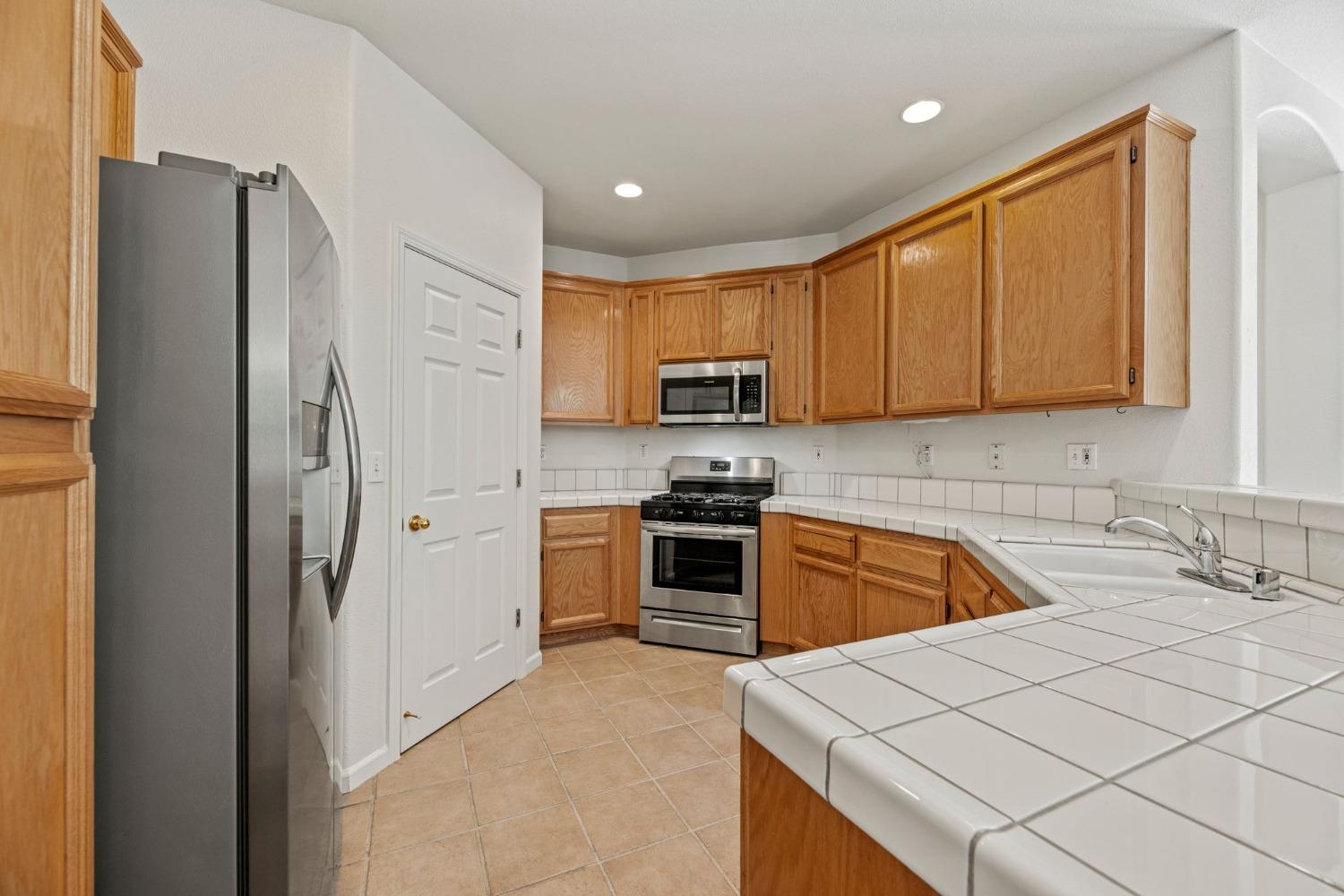 Detail Gallery Image 13 of 53 For 3372 Zalema Way, Sacramento,  CA 95834 - 3 Beds | 2 Baths