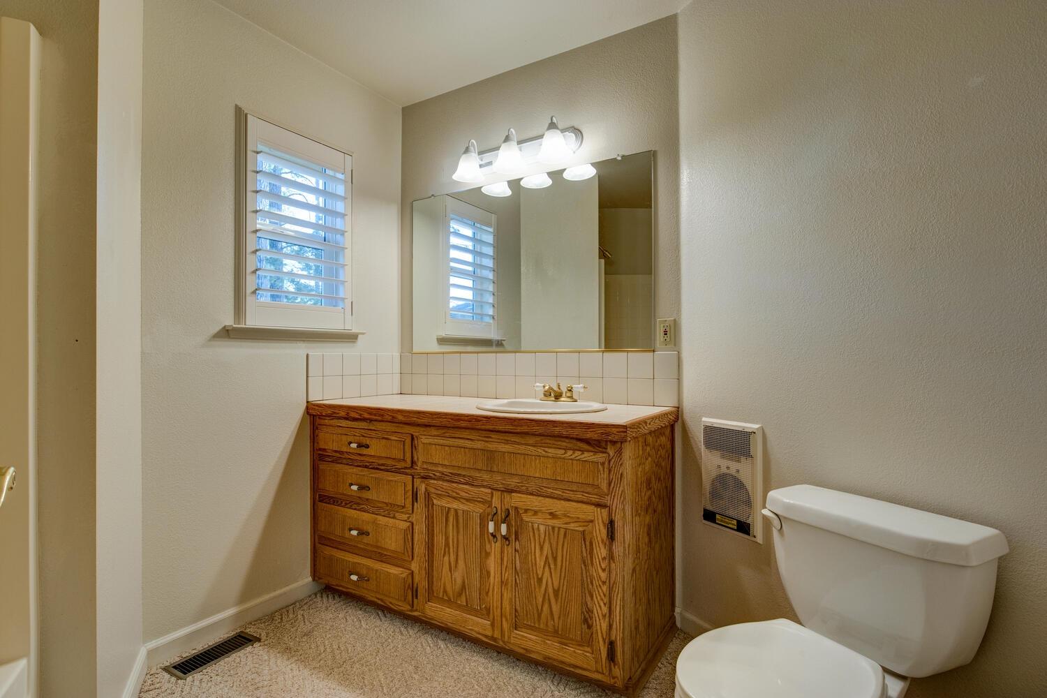 Detail Gallery Image 16 of 44 For 18500 Pine Tree Way, Mokelumne Hill,  CA 95245 - 3 Beds | 2/2 Baths