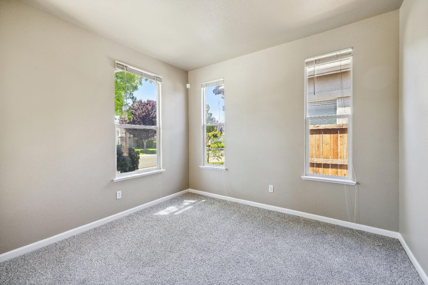Detail Gallery Image 13 of 28 For 5468 Gracen Way, Sacramento,  CA 95835 - 3 Beds | 2 Baths