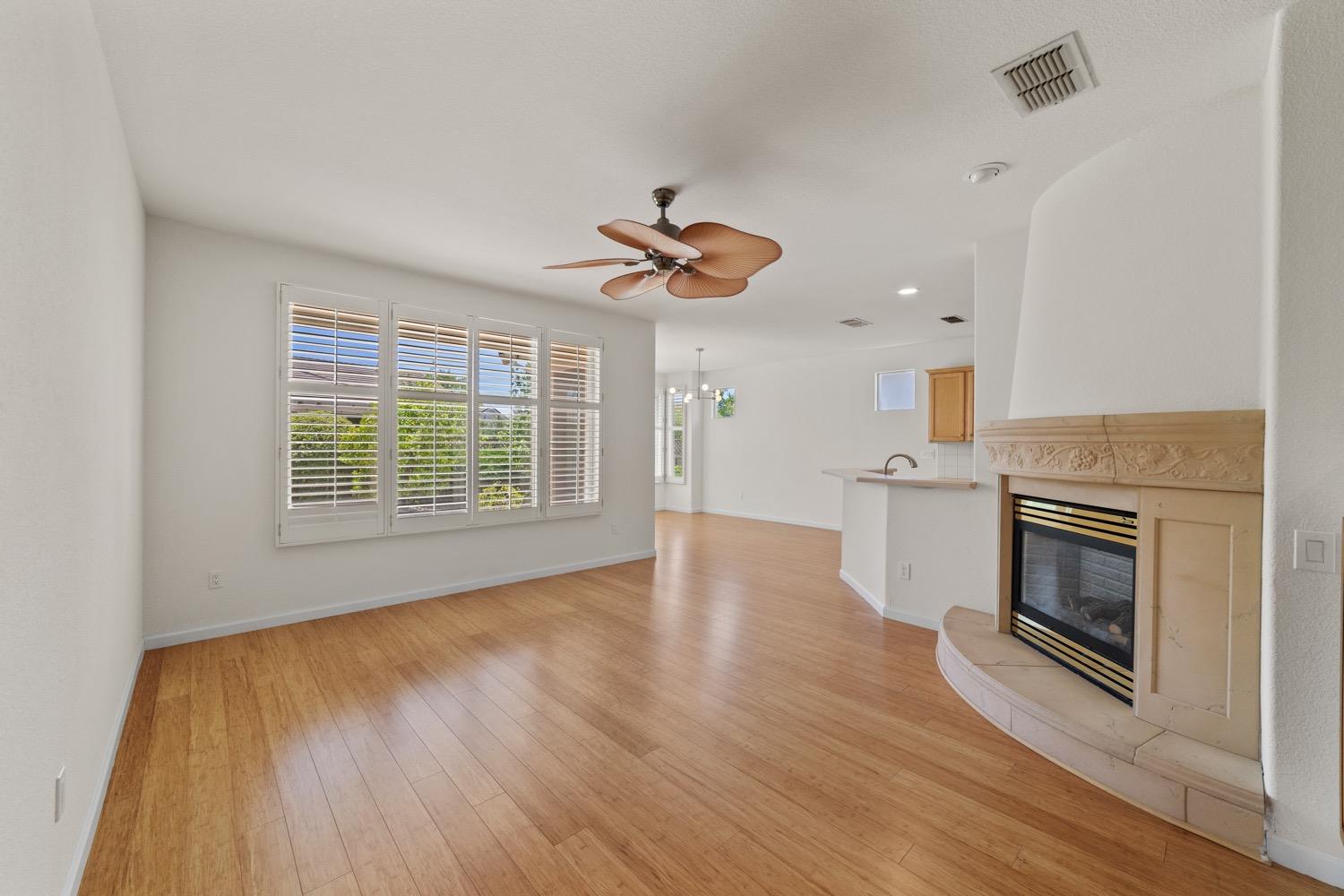 Detail Gallery Image 4 of 34 For 1279 Rose Bouquet Dr, Lincoln,  CA 95648 - 2 Beds | 2 Baths