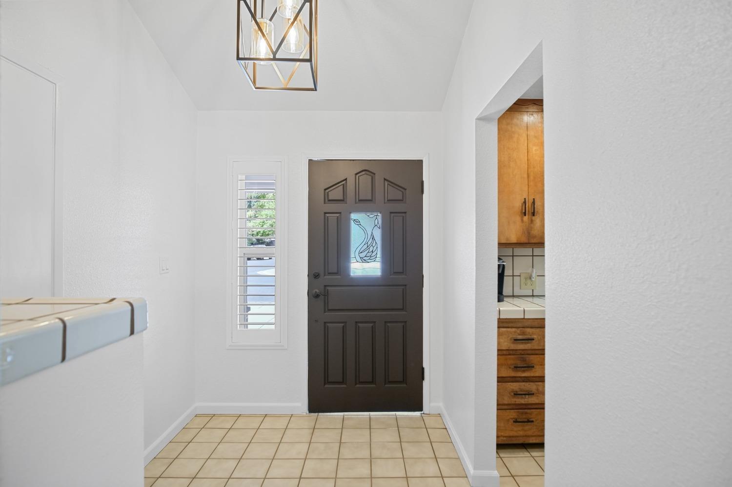 Detail Gallery Image 7 of 32 For 1818 Waring Way, Modesto,  CA 95350 - 3 Beds | 2 Baths