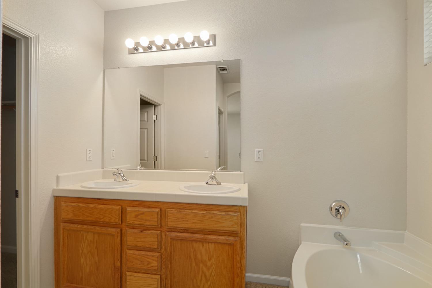 Detail Gallery Image 18 of 31 For 664 Costa Ln, Lincoln,  CA 95648 - 3 Beds | 2 Baths
