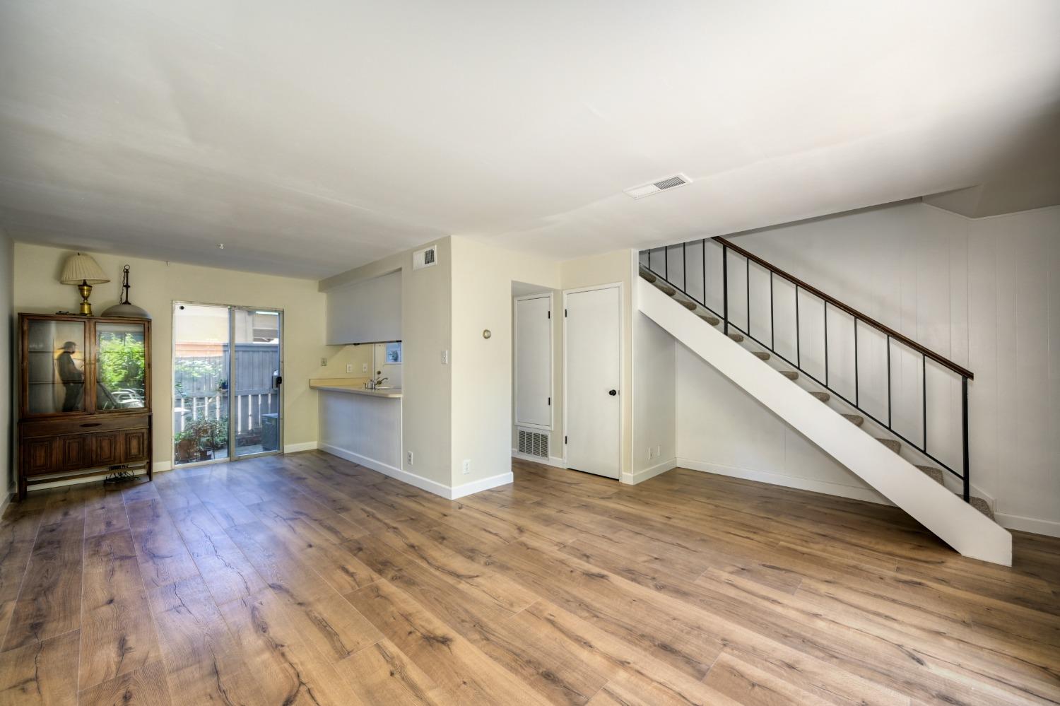Detail Gallery Image 1 of 41 For 721 Roundtree Ct, Sacramento,  CA 95831 - 2 Beds | 1/1 Baths