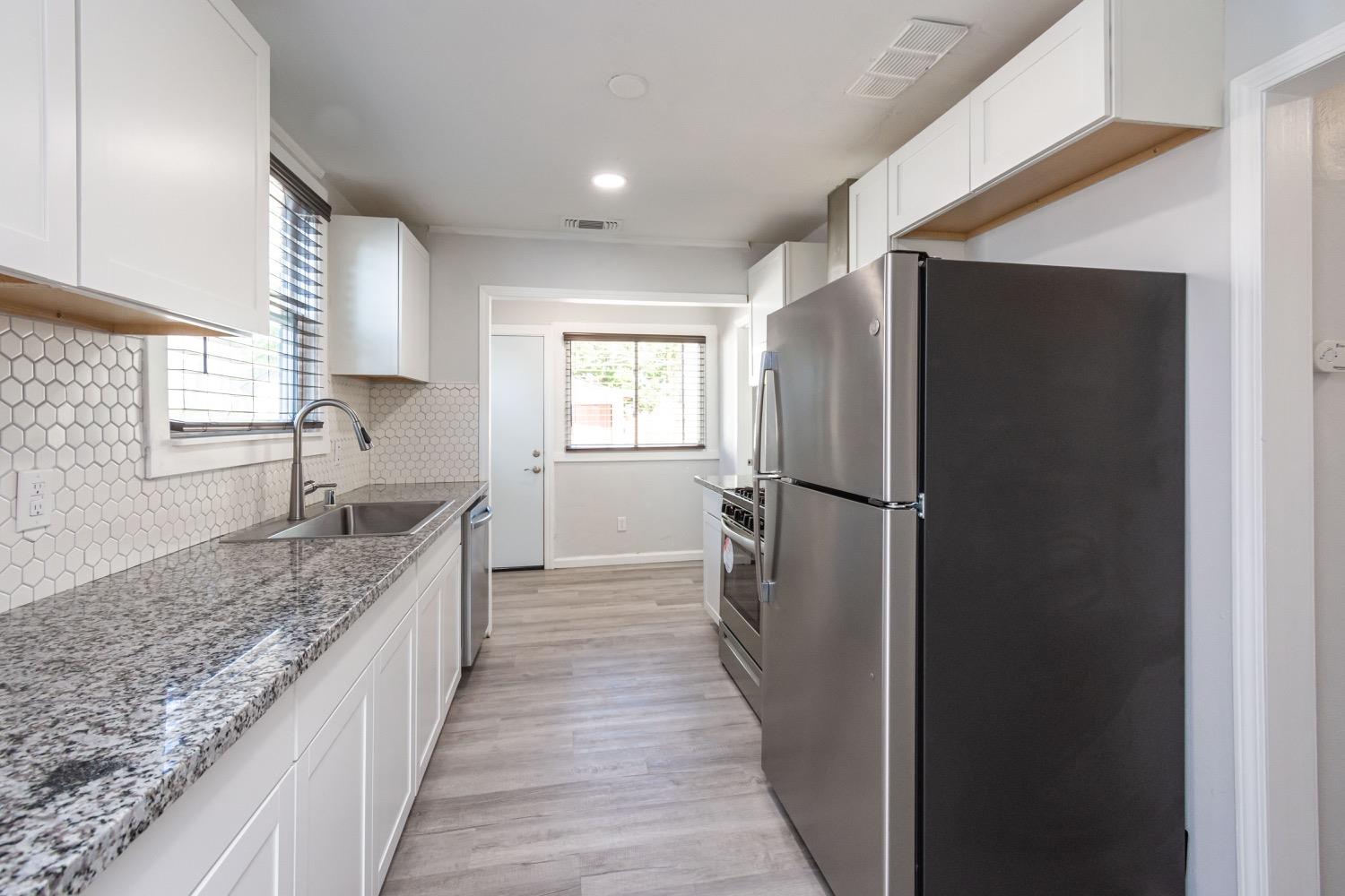 Detail Gallery Image 14 of 64 For 2554 Clay St, Sacramento,  CA 95815 - 4 Beds | 2 Baths