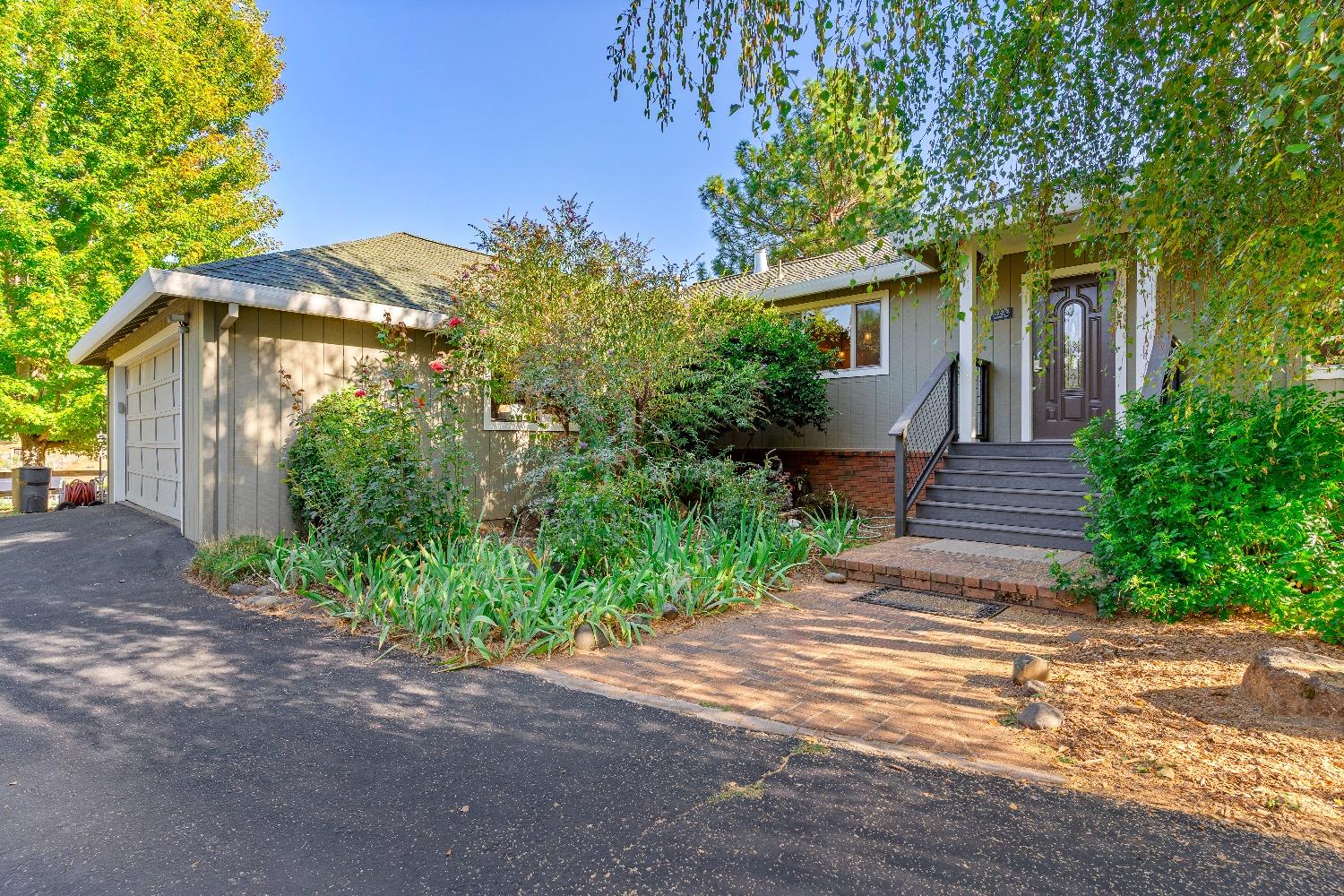 Detail Gallery Image 2 of 57 For 10550 Round Valley Rd, Grass Valley,  CA 95949 - 4 Beds | 3 Baths