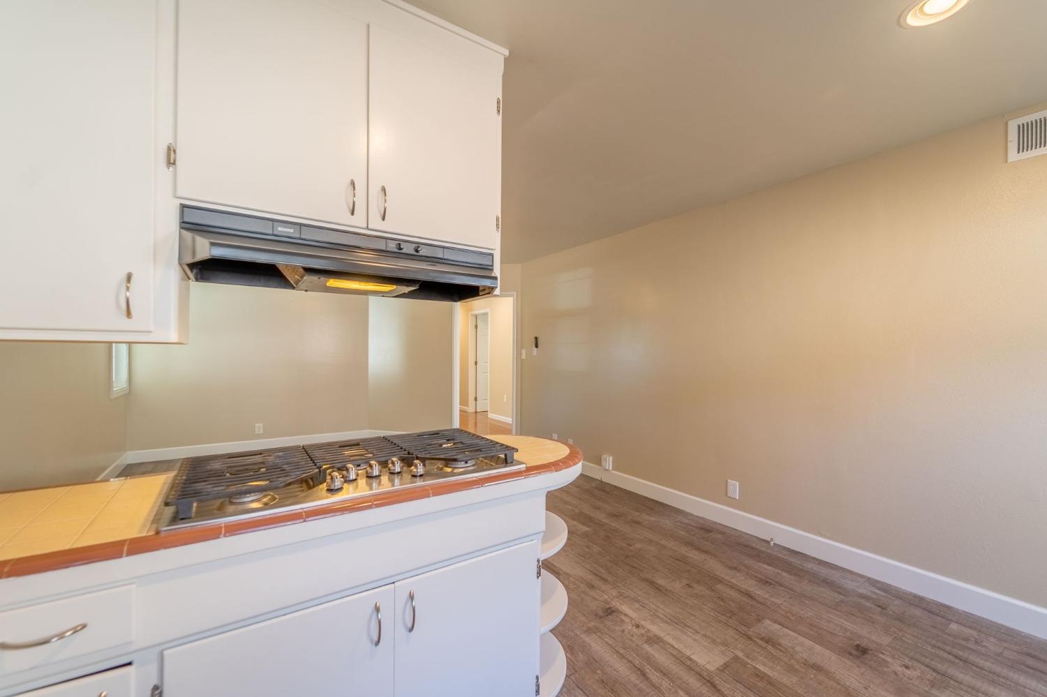 Detail Gallery Image 15 of 27 For 1126 Hawthorne Ave, Modesto,  CA 95350 - 3 Beds | 2 Baths