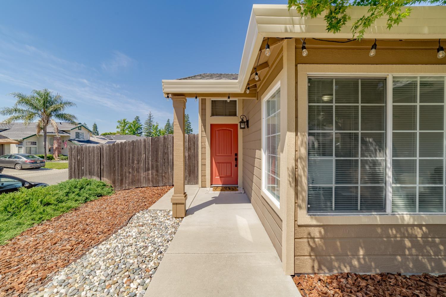 Detail Gallery Image 3 of 36 For 8431 Leaning Tree Ct, Antelope,  CA 95843 - 3 Beds | 2 Baths