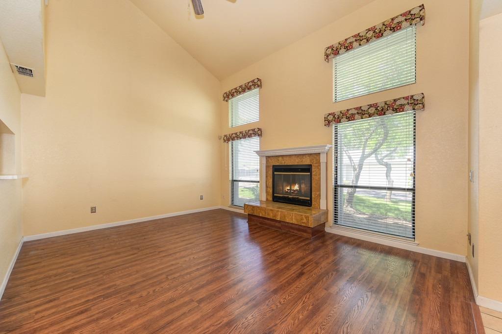 Detail Gallery Image 8 of 39 For 3612 Gold Creek Ln, Sacramento,  CA 95827 - 2 Beds | 2 Baths