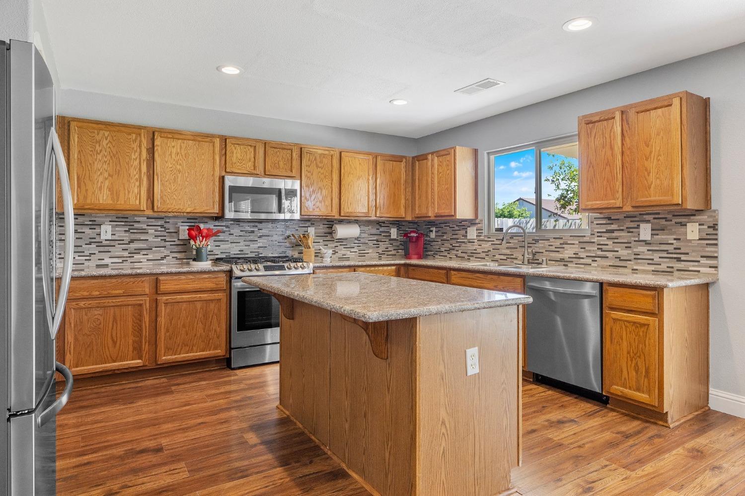 Detail Gallery Image 19 of 49 For 1745 N Napa Dr, Hanford,  CA 93230 - 4 Beds | 2/1 Baths