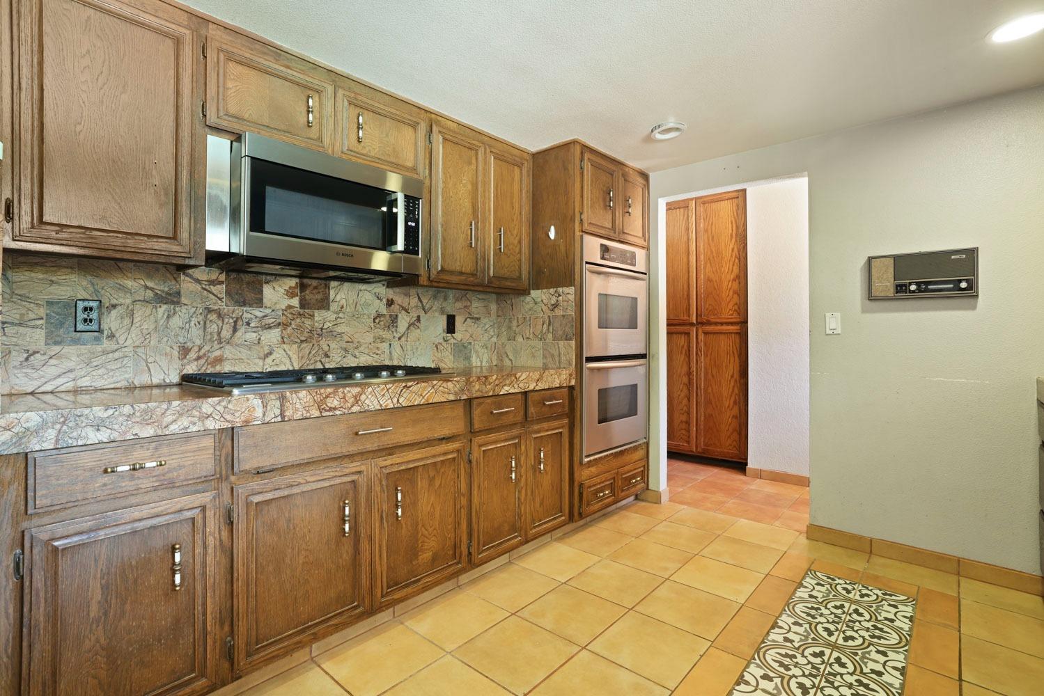 Detail Gallery Image 14 of 53 For 3904 Trillium Ave, Modesto,  CA 95356 - 4 Beds | 2/1 Baths