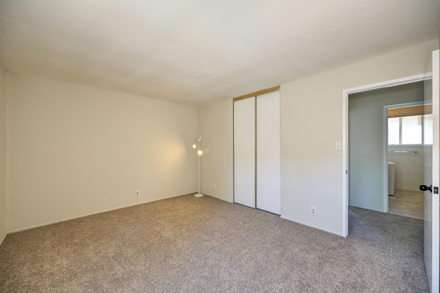 Detail Gallery Image 17 of 41 For 721 Roundtree Ct, Sacramento,  CA 95831 - 2 Beds | 1/1 Baths