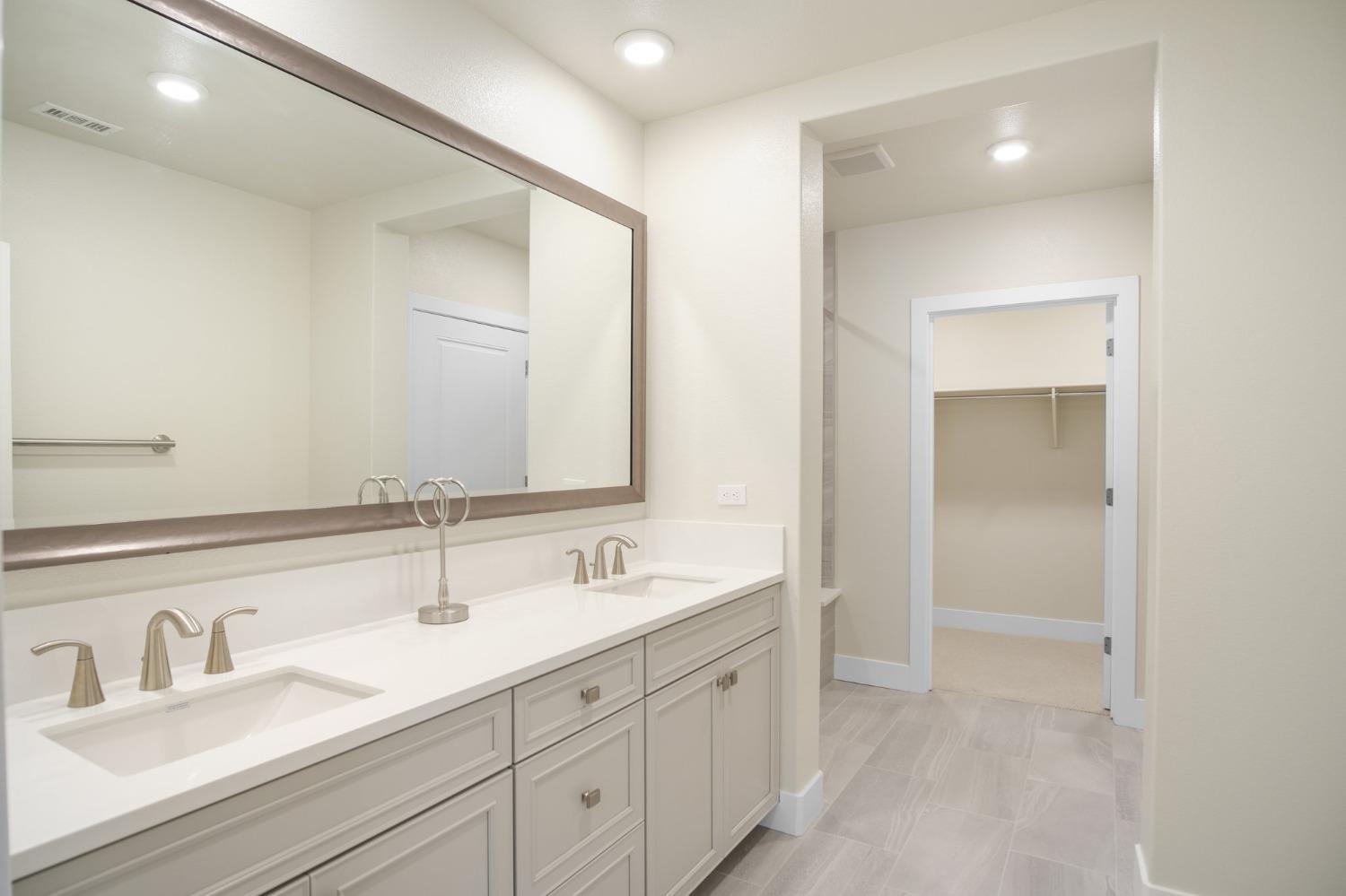 Detail Gallery Image 9 of 39 For 1661 Spring St #434,  Davis,  CA 95616 - 3 Beds | 2/1 Baths