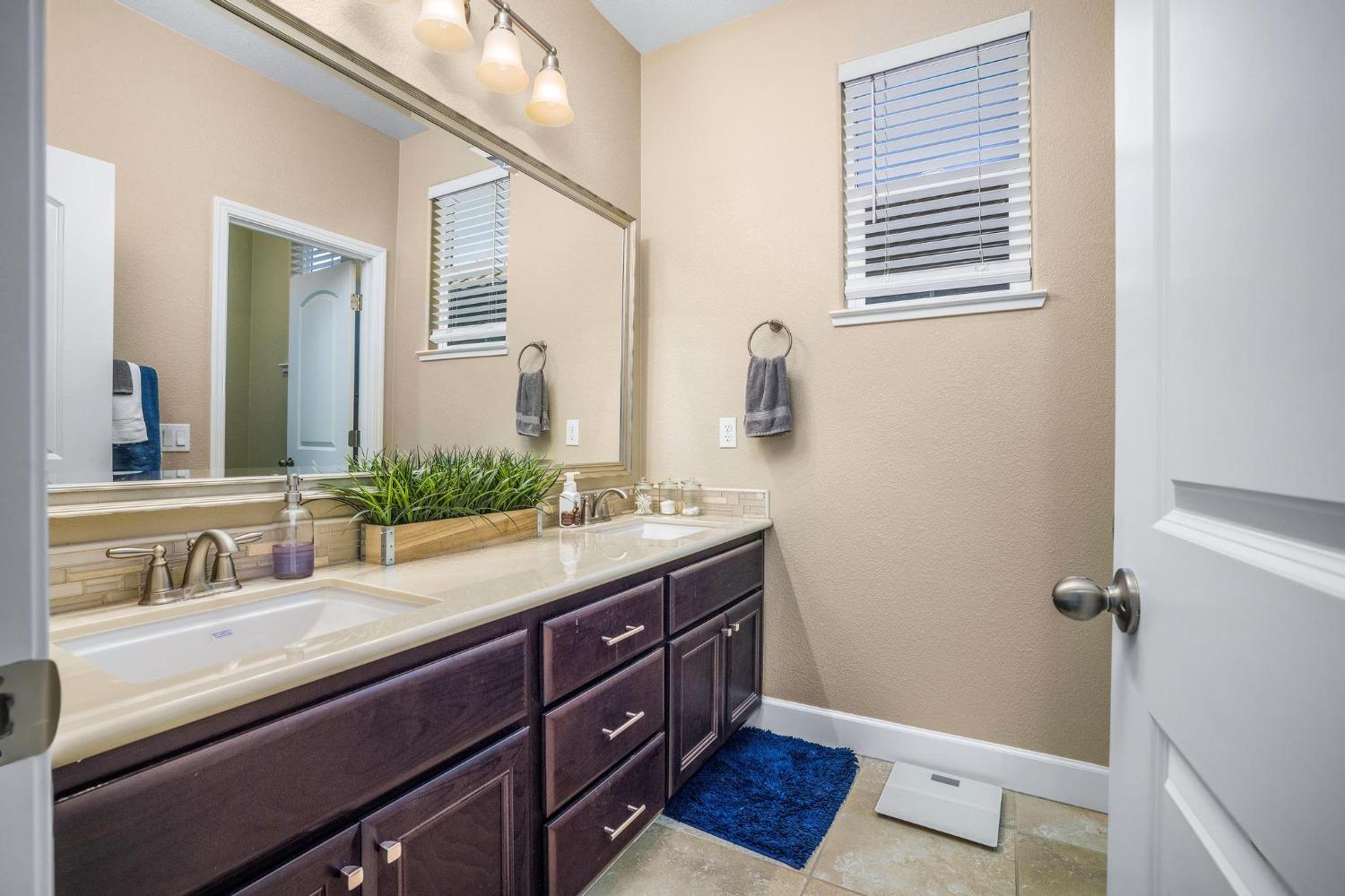 Detail Gallery Image 27 of 38 For 3925 Rose Garden Way, Turlock,  CA 95382 - 3 Beds | 2/1 Baths