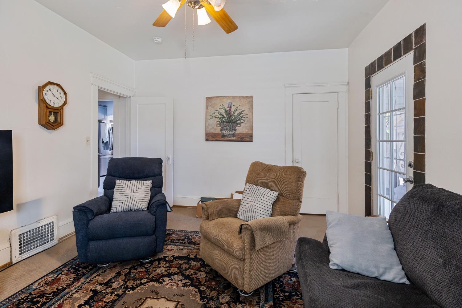 Detail Gallery Image 14 of 37 For 220 W Walnut St, Stockton,  CA 95204 - 3 Beds | 1 Baths
