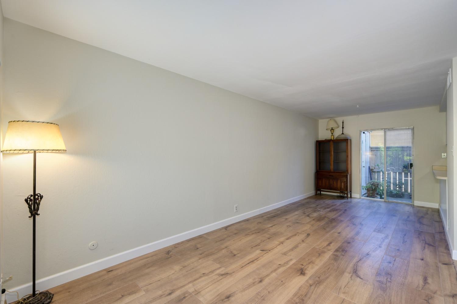 Detail Gallery Image 2 of 41 For 721 Roundtree Ct, Sacramento,  CA 95831 - 2 Beds | 1/1 Baths