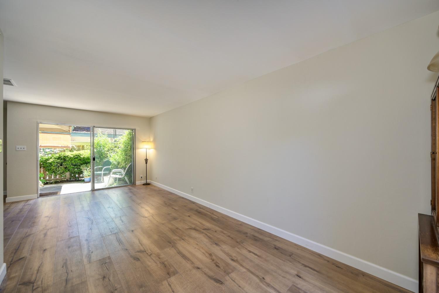 Detail Gallery Image 12 of 41 For 721 Roundtree Ct, Sacramento,  CA 95831 - 2 Beds | 1/1 Baths