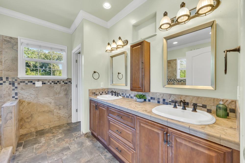 Detail Gallery Image 35 of 64 For 7000 Chesline Dr, Fair Oaks,  CA 95628 - 5 Beds | 3/1 Baths