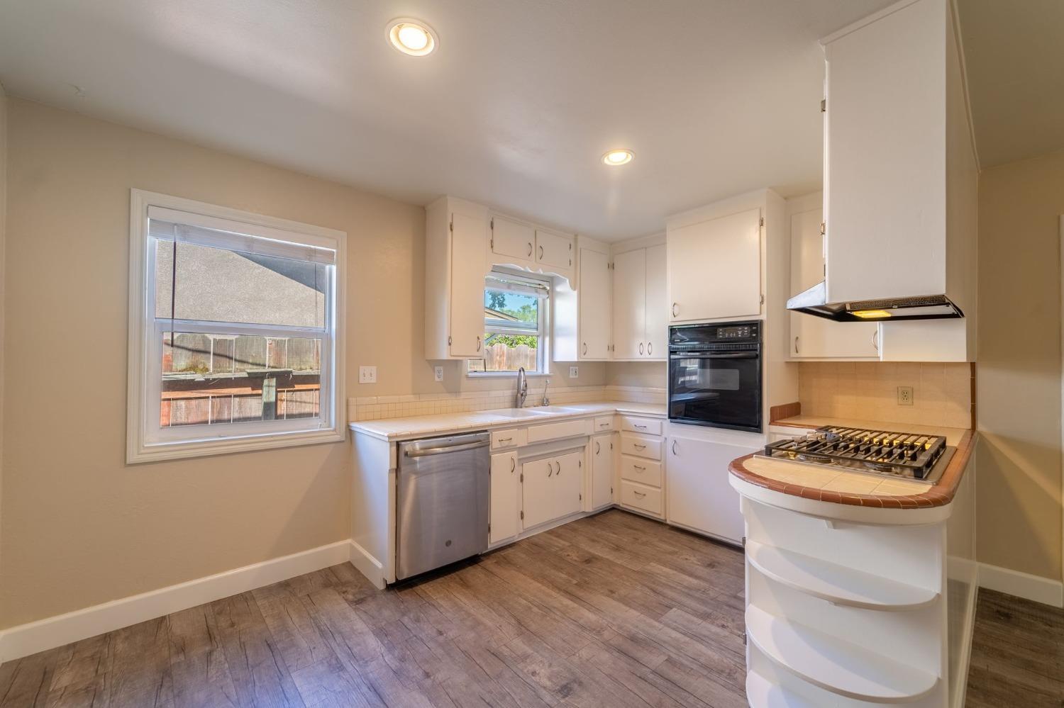 Detail Gallery Image 13 of 27 For 1126 Hawthorne Ave, Modesto,  CA 95350 - 3 Beds | 2 Baths