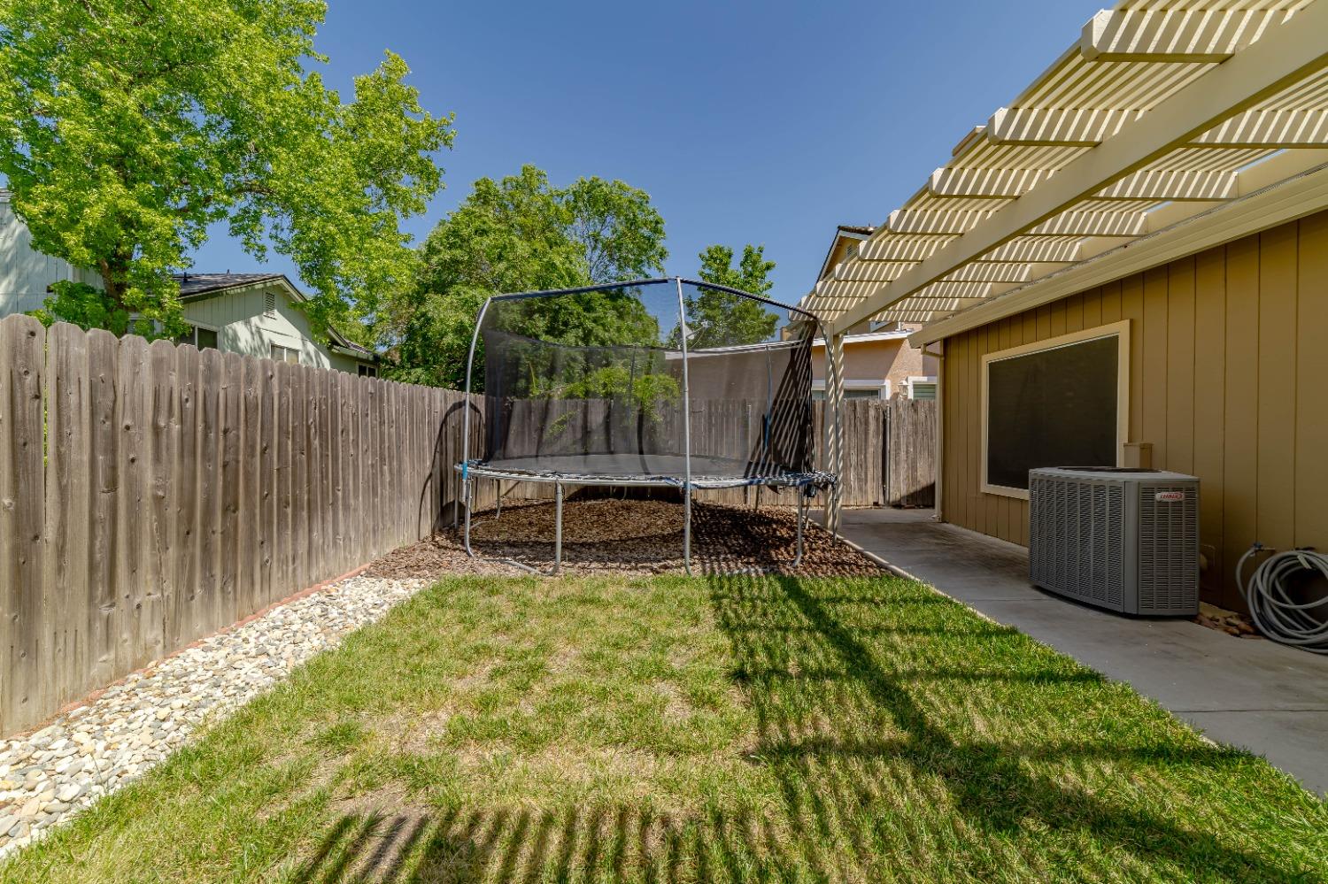 Detail Gallery Image 35 of 36 For 8431 Leaning Tree Ct, Antelope,  CA 95843 - 3 Beds | 2 Baths