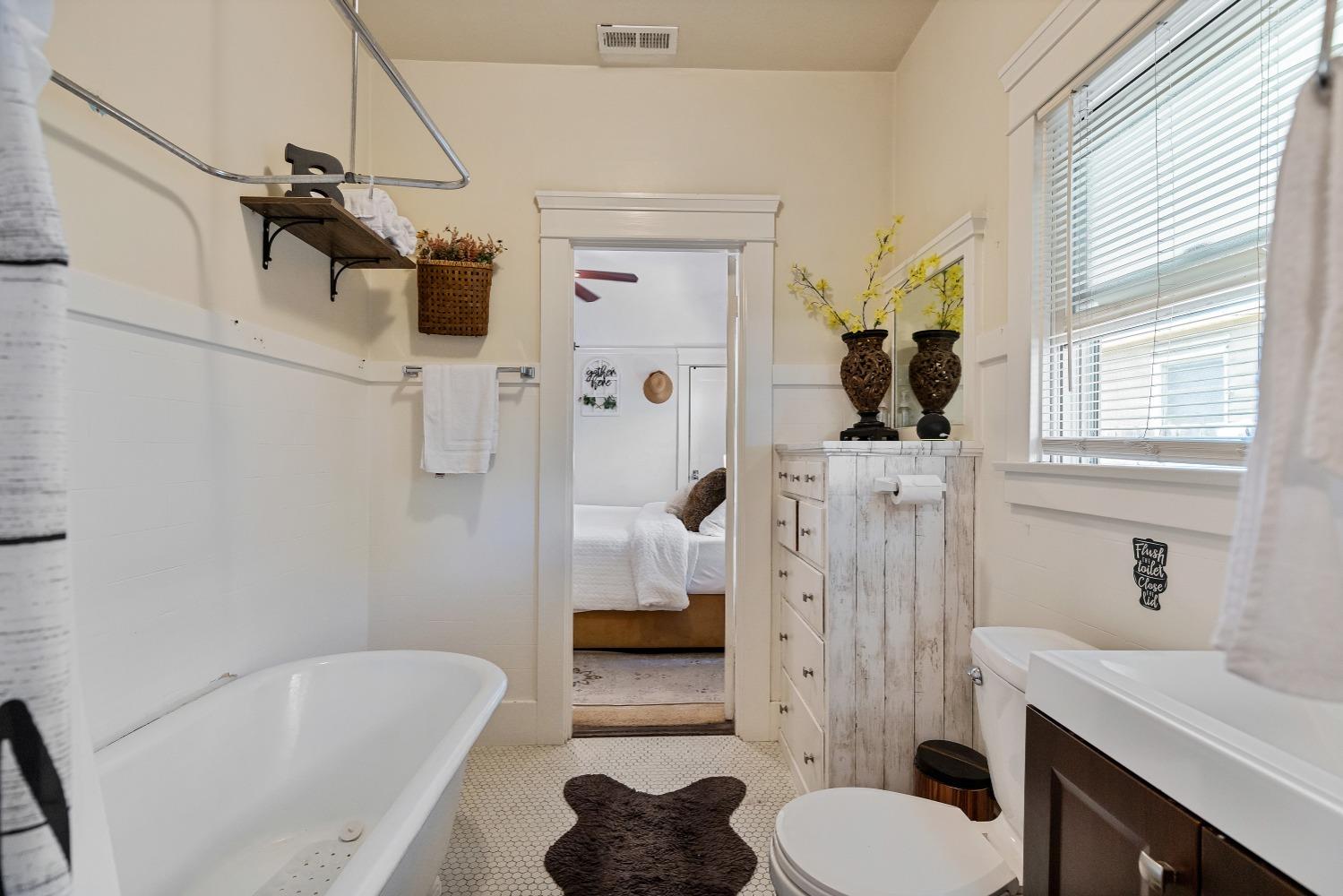 Detail Gallery Image 17 of 47 For 2910 N San Joaquin, Stockton,  CA 95204 - 3 Beds | 1/1 Baths