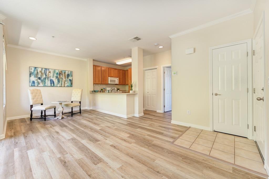 Detail Gallery Image 5 of 25 For 5201 Laguna Oaks Dr #2,  Elk Grove,  CA 95758 - 1 Beds | 1 Baths